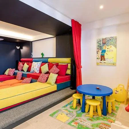 4 Bedroom Luxury -water Slide, Indoor Pool, Sauna