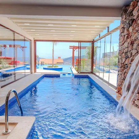 Villa 4 Bedroom Luxury -water Slide, Indoor Pool, Sauna