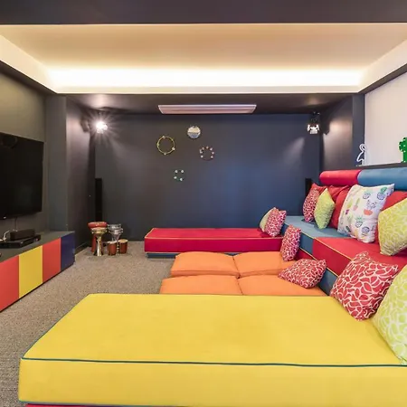 4 Bedroom Luxury -water Slide, Indoor Pool, Sauna
