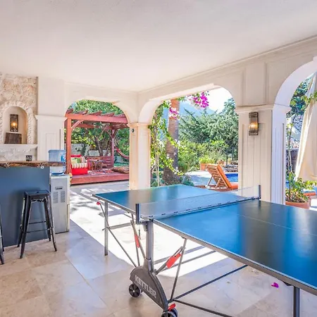 Villa 4 Bedroom Luxury -water Slide, Indoor Pool, Sauna