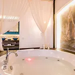 4 Bedroom Luxury -water Slide, Indoor Pool, Sauna