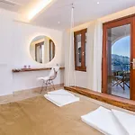 Villa 4 Bedroom Luxury -water Slide, Indoor Pool, Sauna *