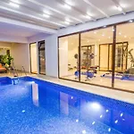 Villa 4 Bedroom Luxury -water Slide, Indoor Pool, Sauna *