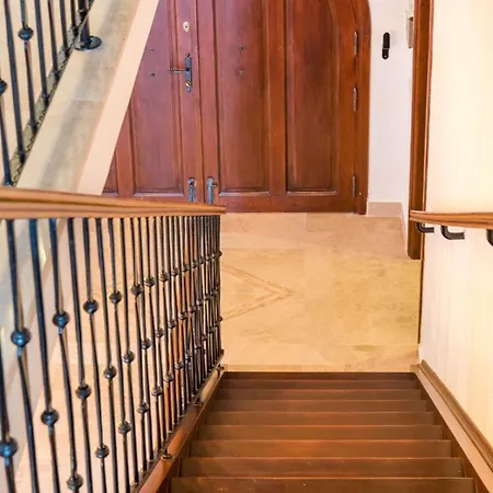 4 Bedroom Luxury 1210 *