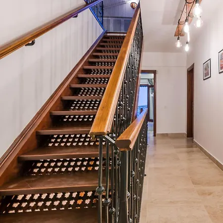4 Bedroom Luxury 1210 Villa