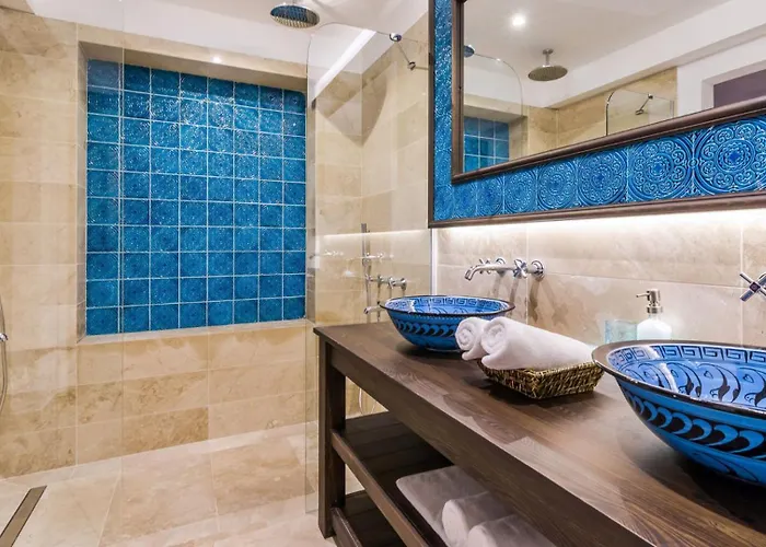 4 Bedroom Luxury -water Slide, Indoor Pool, Sauna Villa