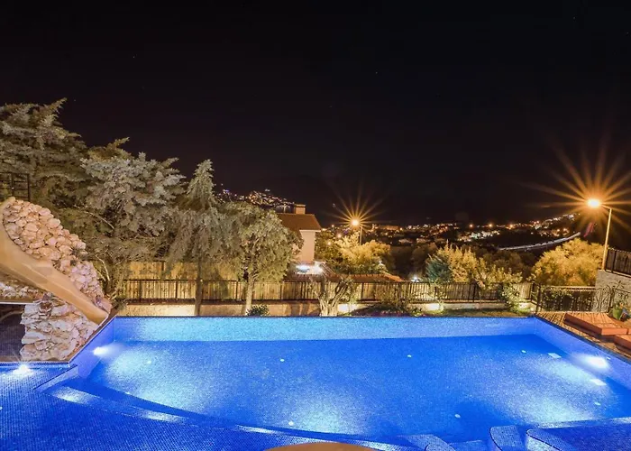 4 Bedroom Luxury -water Slide, Indoor Pool, Sauna Villa