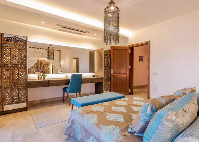 4 Bedroom Luxury -water Slide, Indoor Pool, Sauna Villa *