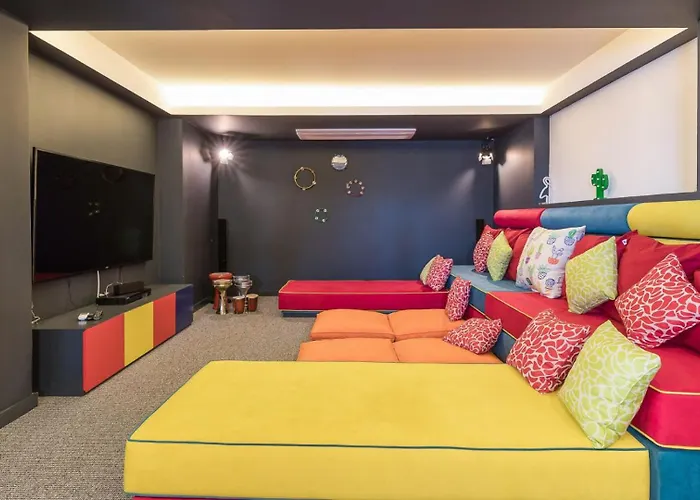 4 Bedroom Luxury -water Slide, Indoor Pool, Sauna