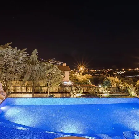 4 Bedroom Luxury -water Slide, Indoor Pool, Sauna Villa