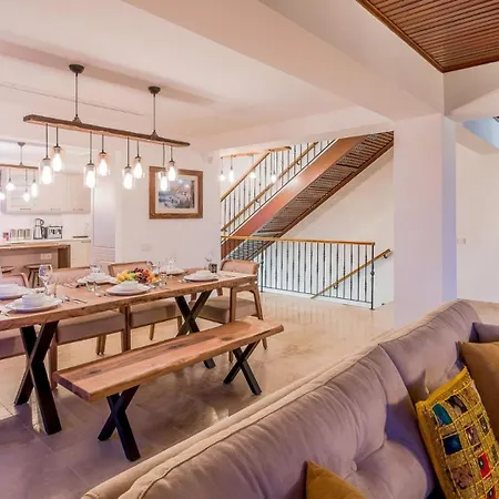 4 Bedroom Luxury -water Slide, Indoor Pool, Sauna